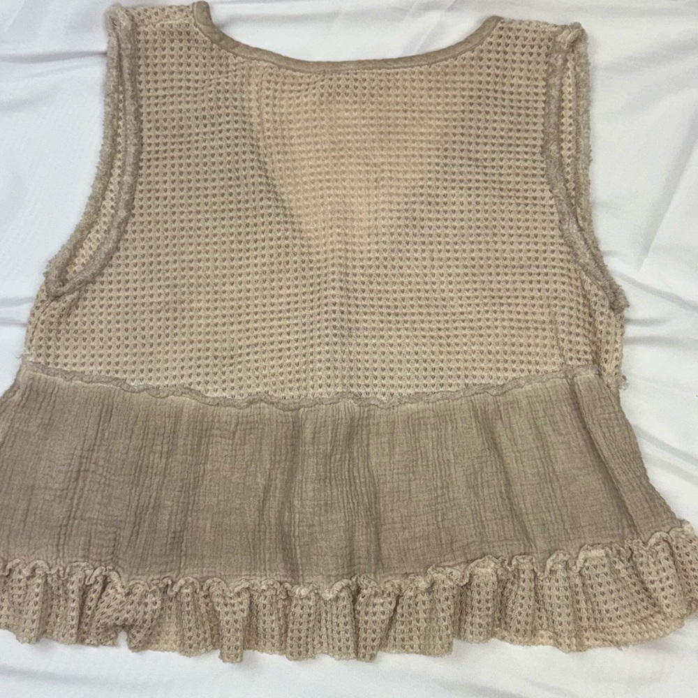POL Textured Beige Sleeveless Blouse‎ - Picture 5 of 6